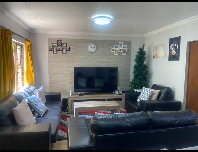 3 BEDROOM PROPERTY TO RENT IN LONEHILL